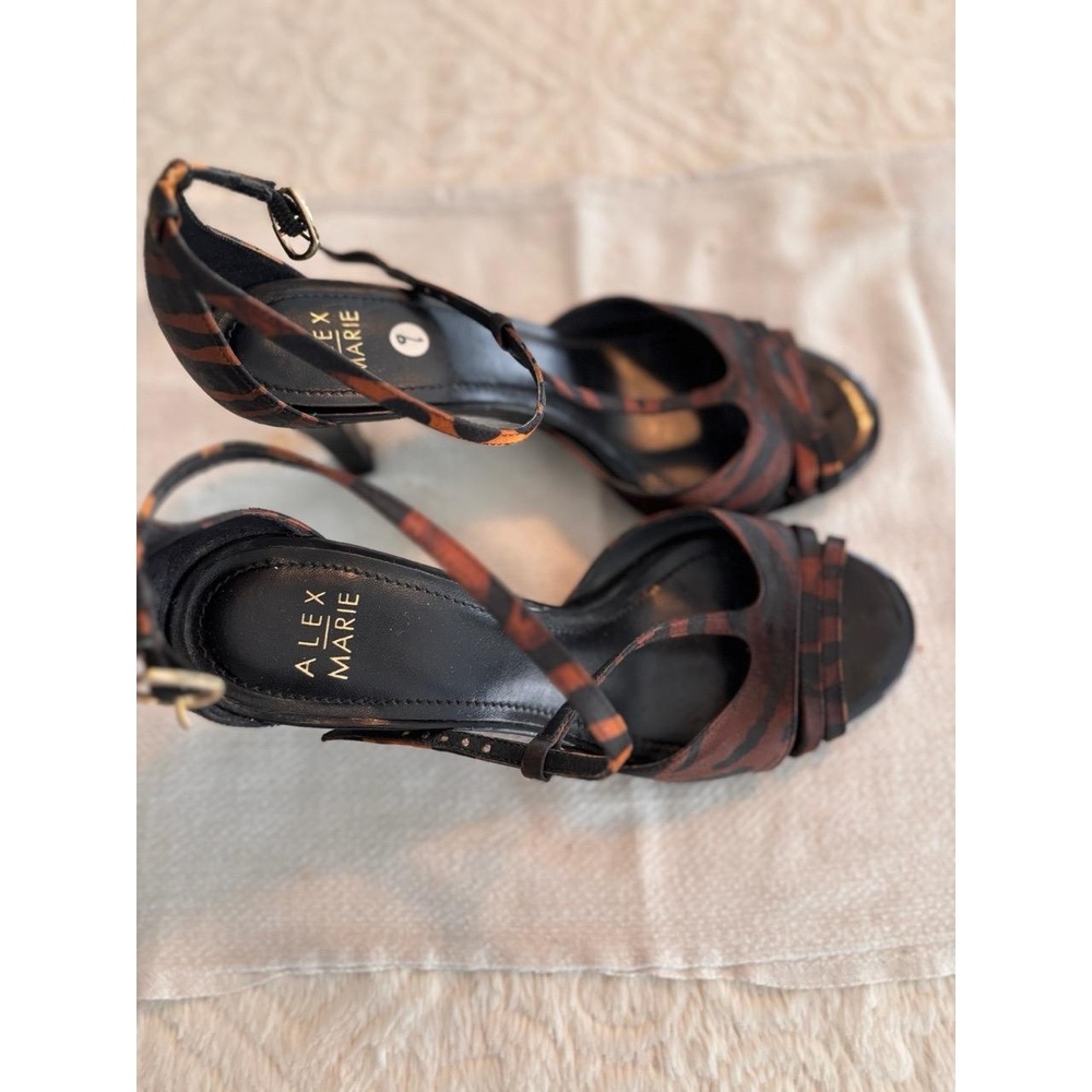 ALEX MARIE Womens Size 9 Brown Black Animal Print T-Strap High Heel Sandals